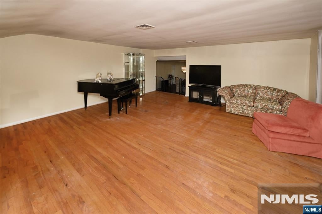 442 Ridgewood Blvd North