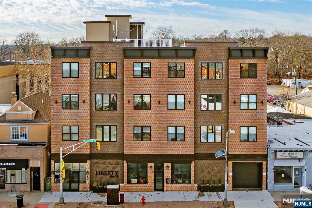 660 Bloomfield Avenue 403