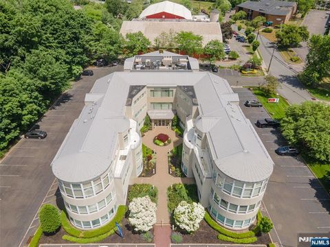 Photo of 860 Wyckoff Avenue, Mahwah, NJ 07430 (MLS # 25022771)