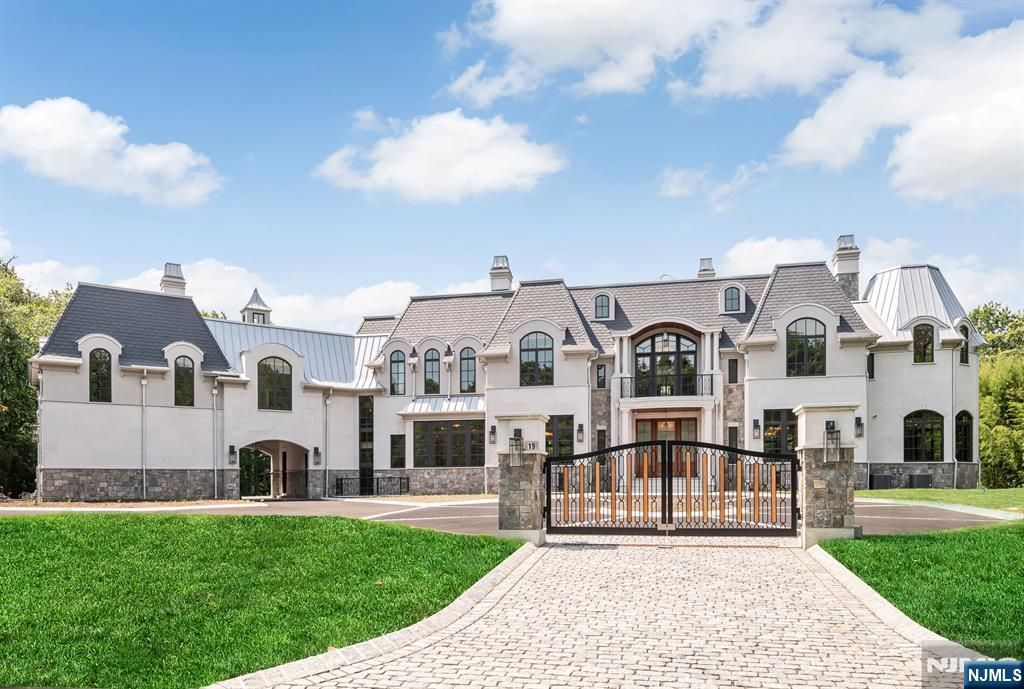 Photo of 19 Rio Vista Drive, Alpine, NJ 07620 (MLS # 25025165)