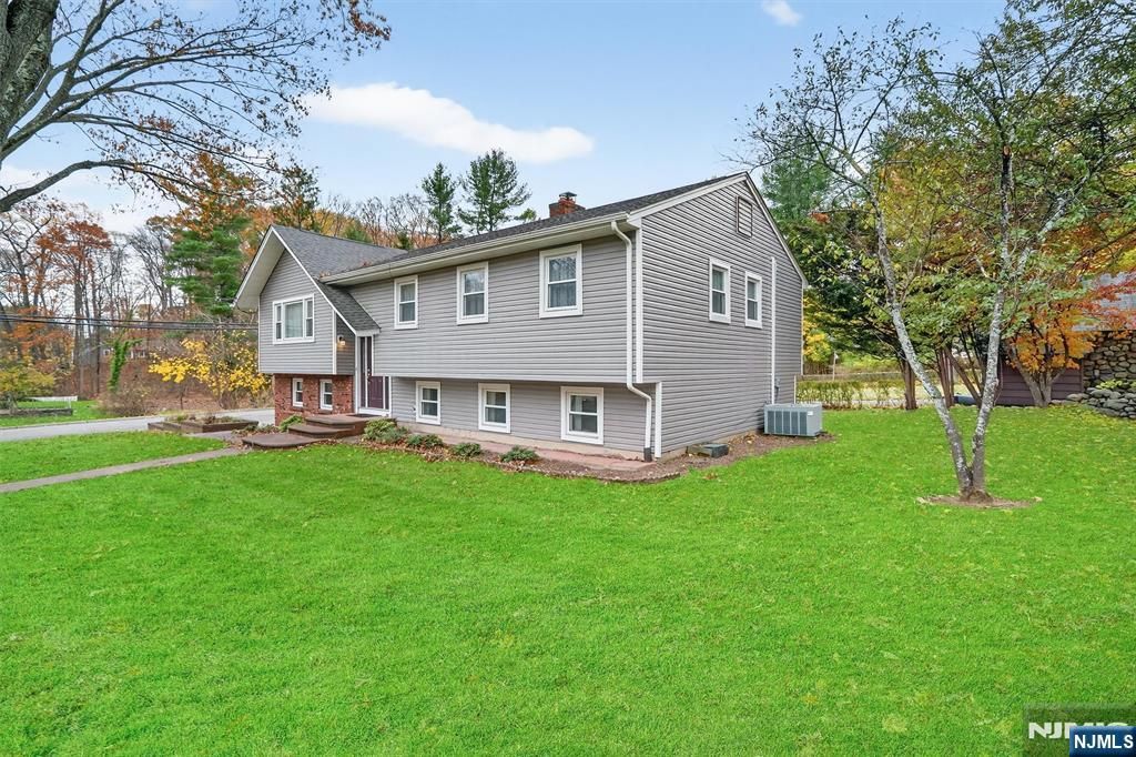 Photo of 182 Yawpo Avenue, Oakland, NJ 07436 (MLS # 25040084)