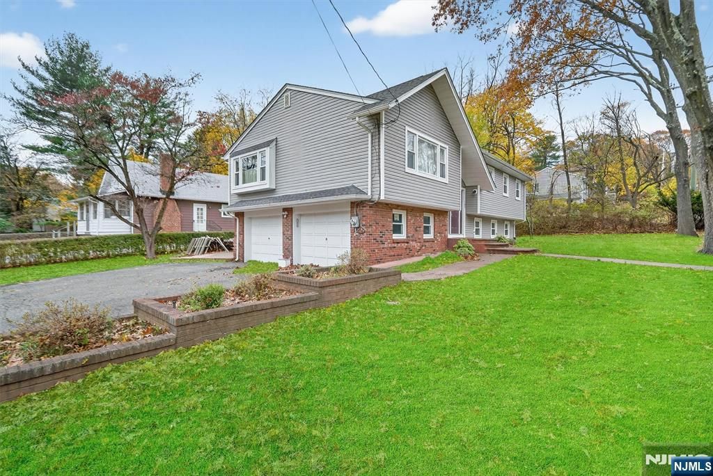 Photo of 182 Yawpo Avenue, Oakland, NJ 07436 (MLS # 25040084)