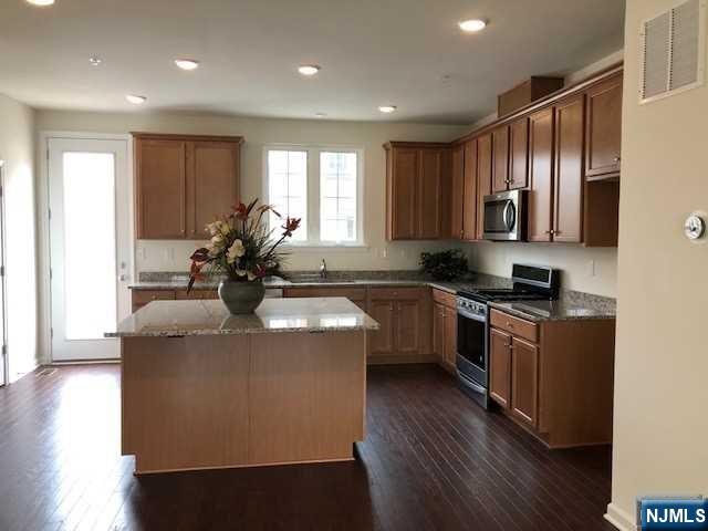 32 Litchfield Lane 403