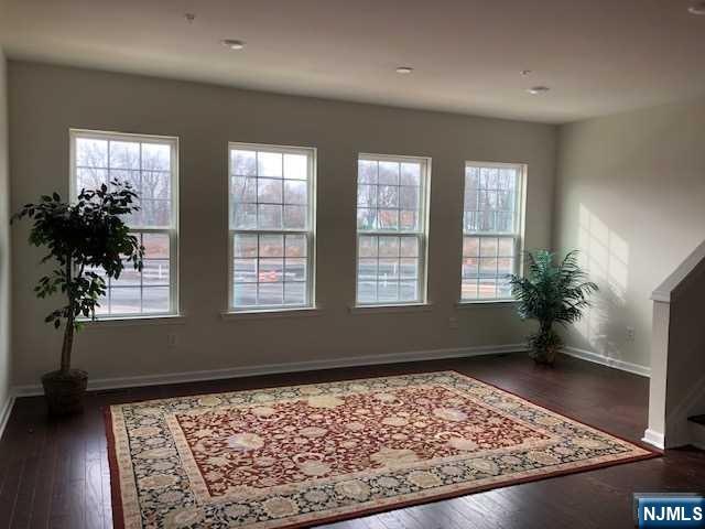 32 Litchfield Lane 403