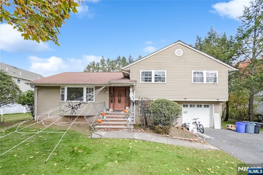 Photo of 50 Carlson Court, Closter, NJ 07624 (MLS # 25038812)