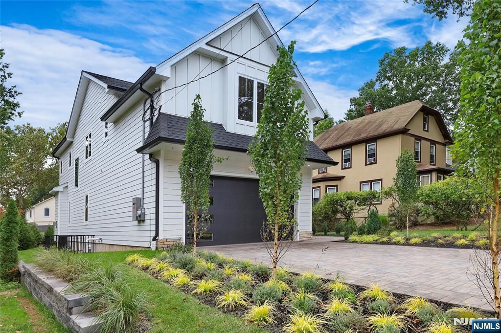 Photo of 122 Columbus Drive, Tenafly, NJ 07670 (MLS # 25025008)