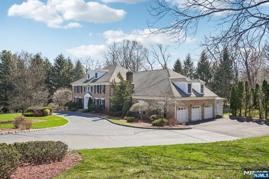 Photo of 416 Devonshire Drive, Franklin Lakes, NJ 07417 (MLS # 26010615)