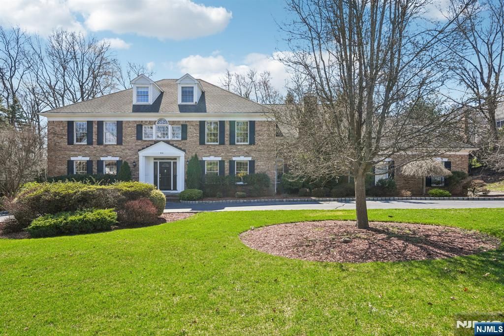 Photo of 416 Devonshire Drive, Franklin Lakes, NJ 07417 (MLS # 26010615)