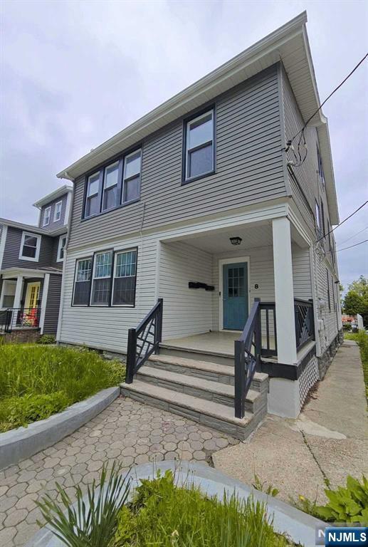 8 Boyden Pkwy 2, Maplewood, New Jersey - 3 Bedrooms  
1 Bathrooms  
7 Rooms - 