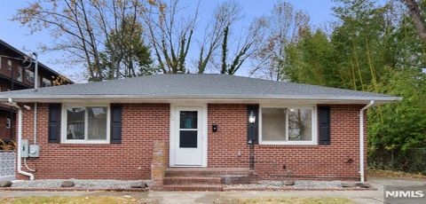 Photo of 60 Poplar Ave, Hackensack, NJ 07601 (MLS # 25041856)