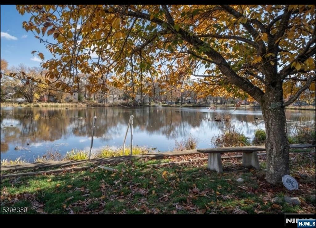 Photo of 21 Sunrise Avenue, Bloomingdale, NJ 07403 (MLS # 25039922)