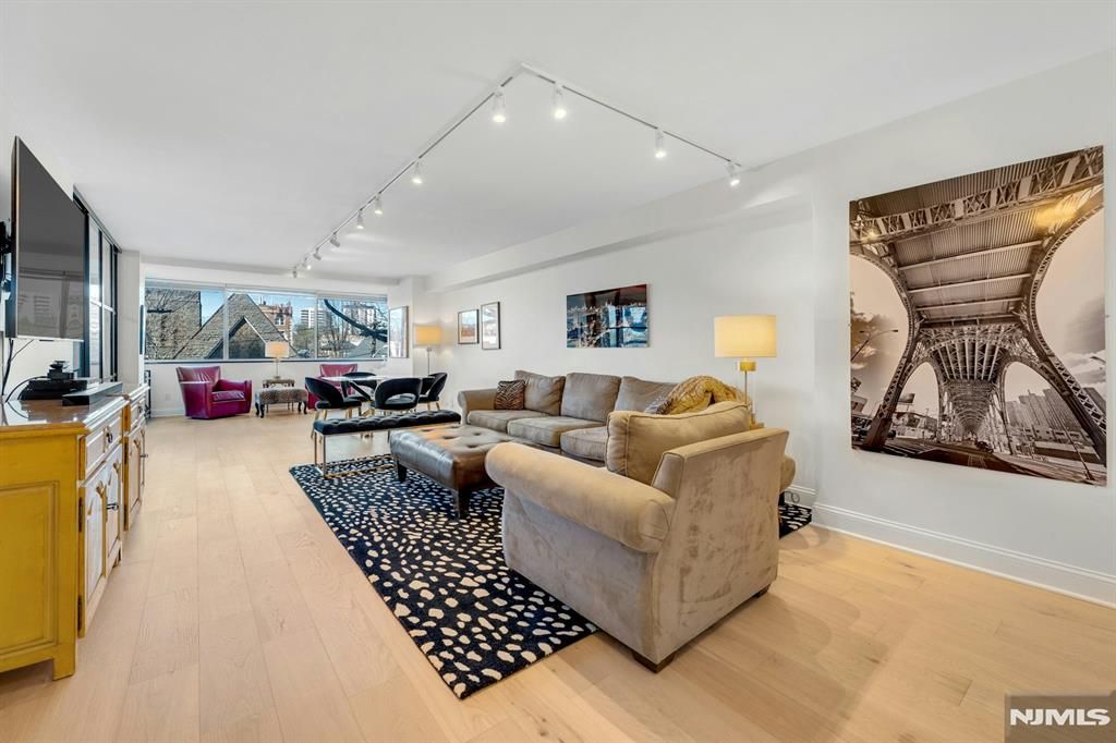 Photo of 1600 Parker Avenue #1J, Fort Lee, NJ 07024 (MLS # 26008813)