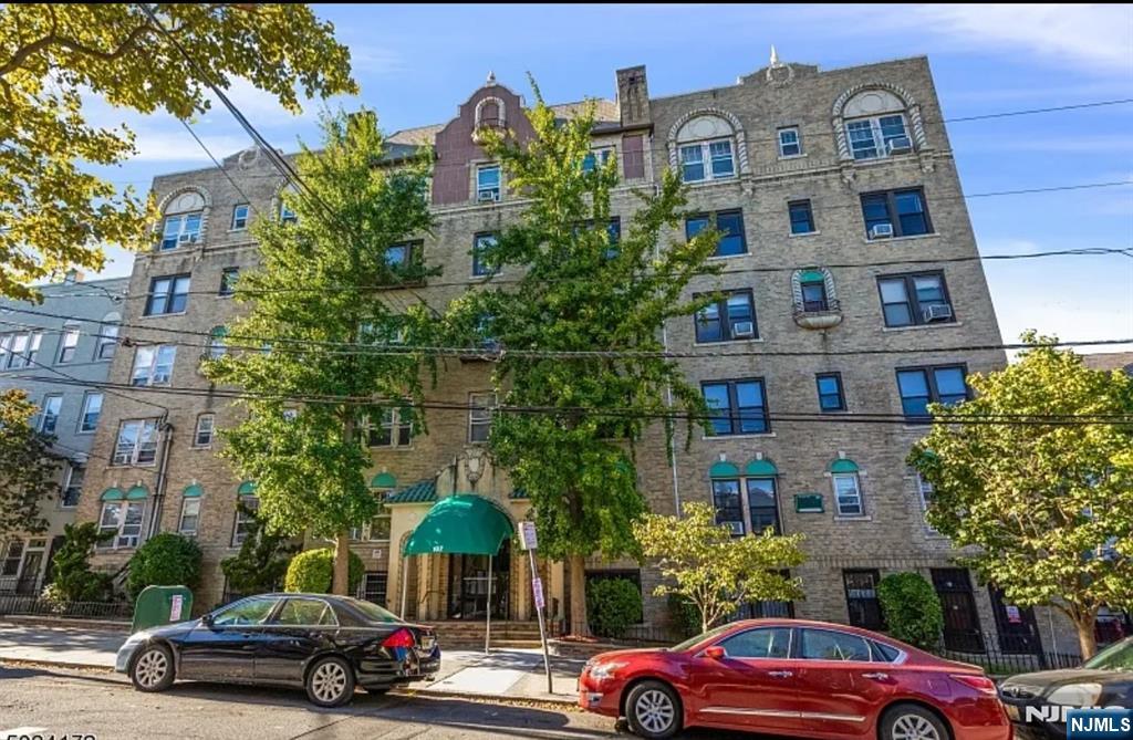 107 Kensington Avenue 108, Jersey City, New Jersey - 2 Bedrooms  
2 Bathrooms - 