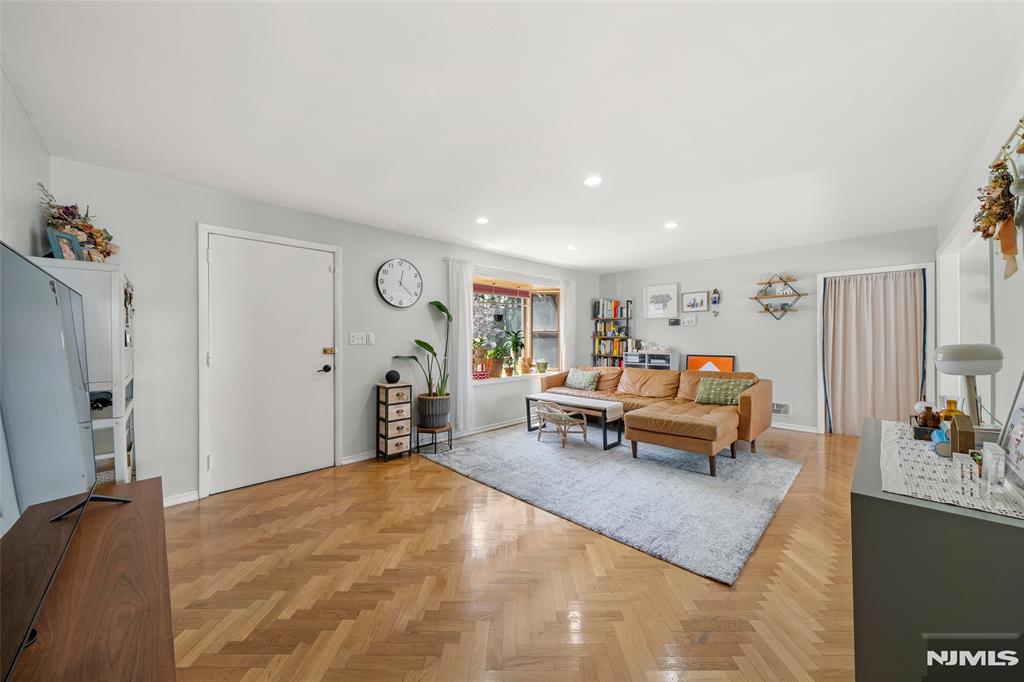 155 Zabriskie Place