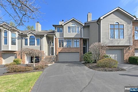 Photo of 64 Lakeview Drive, Old Tappan, NJ 07675 (MLS # 26010085)