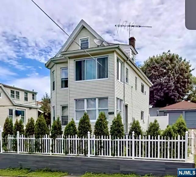 230 Wessington Ave, Garfield, New Jersey - 2 Bedrooms  
1 Bathrooms  
5 Rooms - 