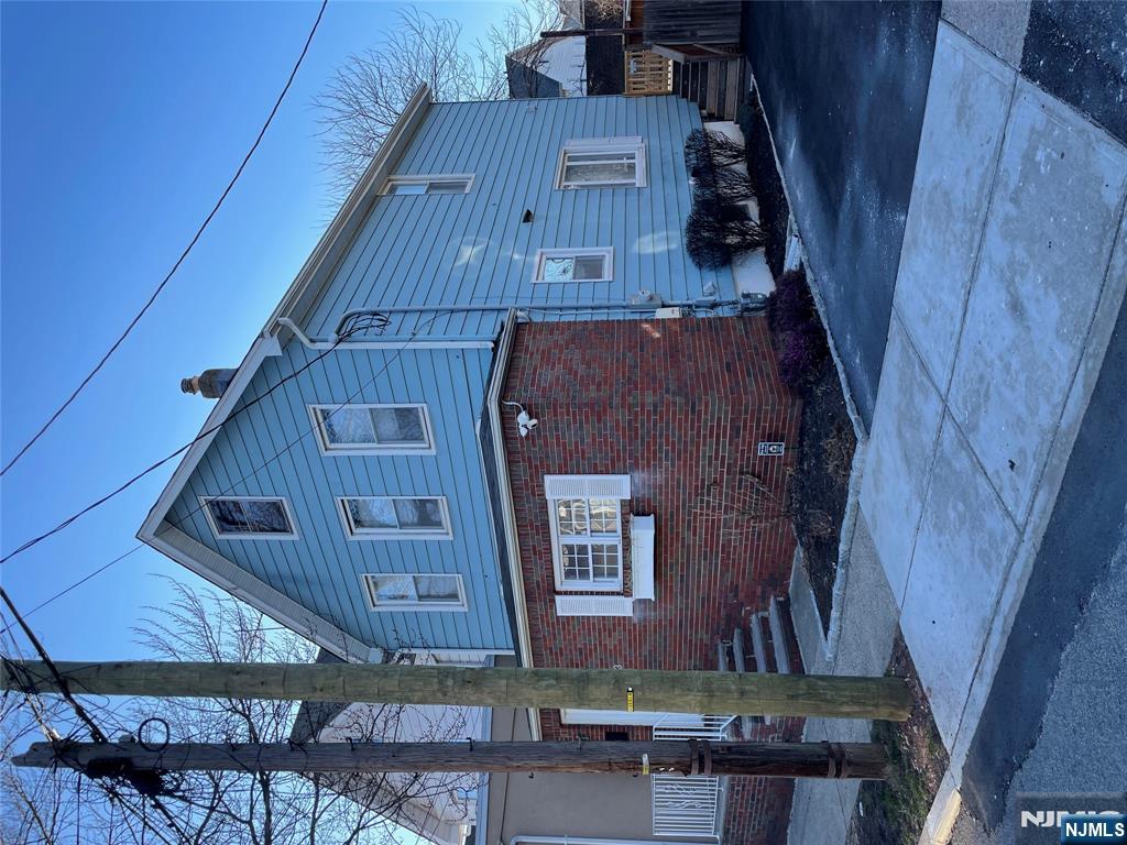 Rental Property at 213 Summit Ave, Lyndhurst, New Jersey - Bedrooms: 3 
Bathrooms: 2 
Rooms: 6  - $3,900 MO.