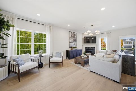 6 Melbourne Drive Oakland NJ 07436