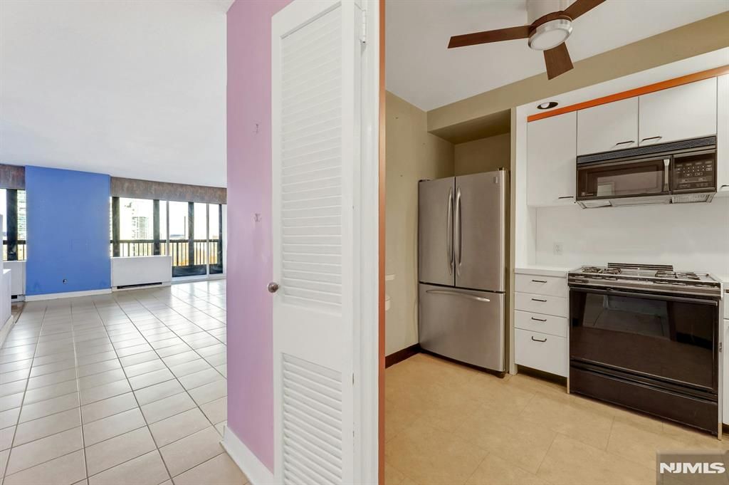 Photo of 5 Horizon Rd #907, Fort Lee, NJ 07024 (MLS # 25034706)