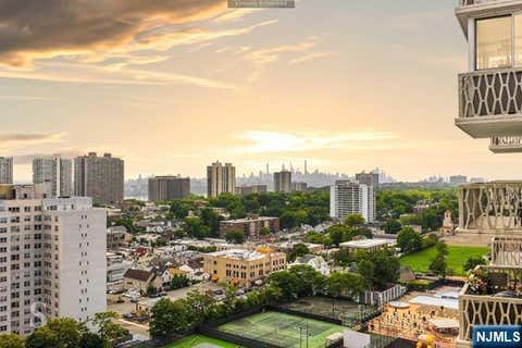 Photo of 2100 Linwood Avenue #20N, Fort Lee, NJ 07024 (MLS # 26026284)