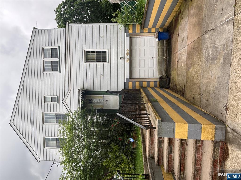 Property for Sale at 130 Riverview Avenue, North Arlington, New Jersey - Bedrooms: 4 
Bathrooms: 2 
Rooms: 7  - $529,000