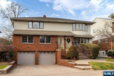 Photo of 1519 10th St #2ND FLOOR, Fort Lee, NJ 07024 (MLS # 25042735)