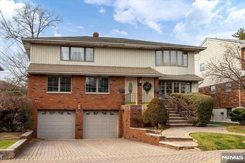 Photo of 1519 10th St #2ND FLOOR, Fort Lee, NJ 07024 (MLS # 25042735)