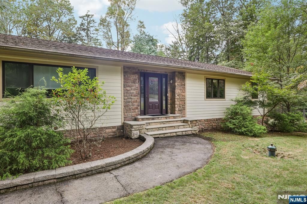 Photo of 23 Plymouth Drive, Upper Saddle River, NJ 07458 (MLS # 25030756)