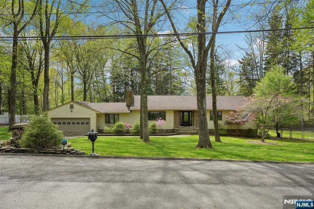 Photo of 23 Plymouth Drive, Upper Saddle River, NJ 07458 (MLS # 25030756)