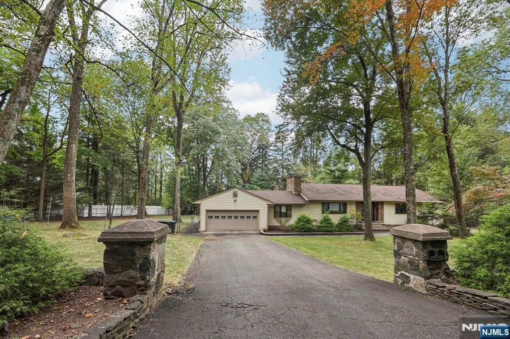 Photo of 23 Plymouth Drive, Upper Saddle River, NJ 07458 (MLS # 25030756)