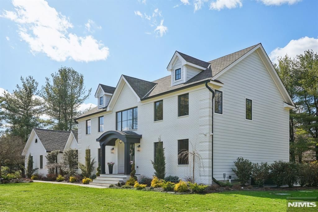 Photo of 388 Freemans Lane, Franklin Lakes, NJ 07417 (MLS # 26007376)