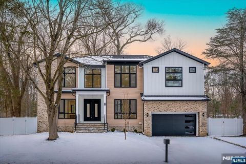 83 Falcon Road Livingston NJ 07039