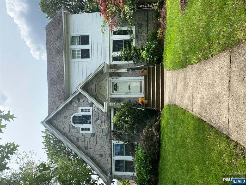 Rental Property at 508 Englewood Ave, Teaneck, New Jersey - Bedrooms: 4 
Bathrooms: 3 
Rooms: 8  - $5,250 MO.