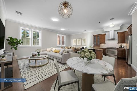 Photo of 1600 Kaufer #16, Fort Lee, NJ 07024 (MLS # 25042946)