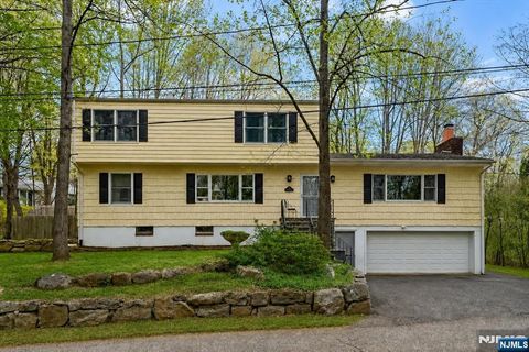 Photo of 33 Brooksyde Avenue, Ringwood, NJ 07456 (MLS # 26018825)
