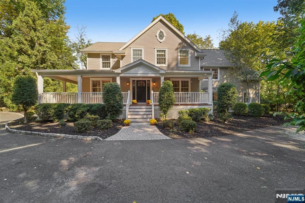 Photo of 24 Scott Court, Allendale, NJ 07401 (MLS # 25036131)