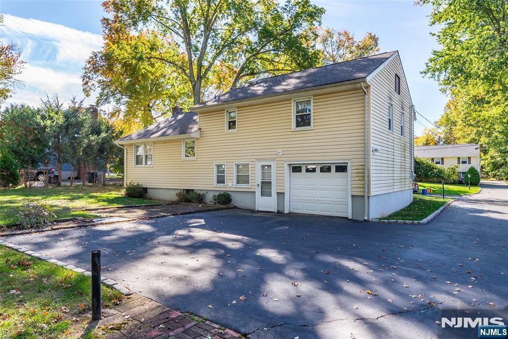 33 Weaver Place