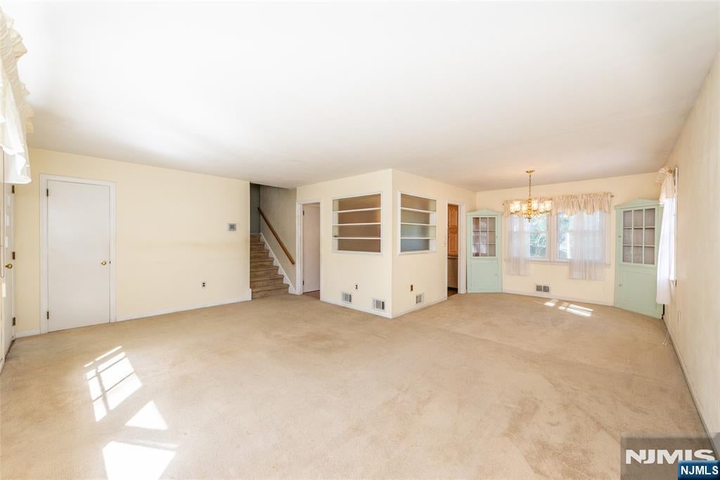33 Weaver Place