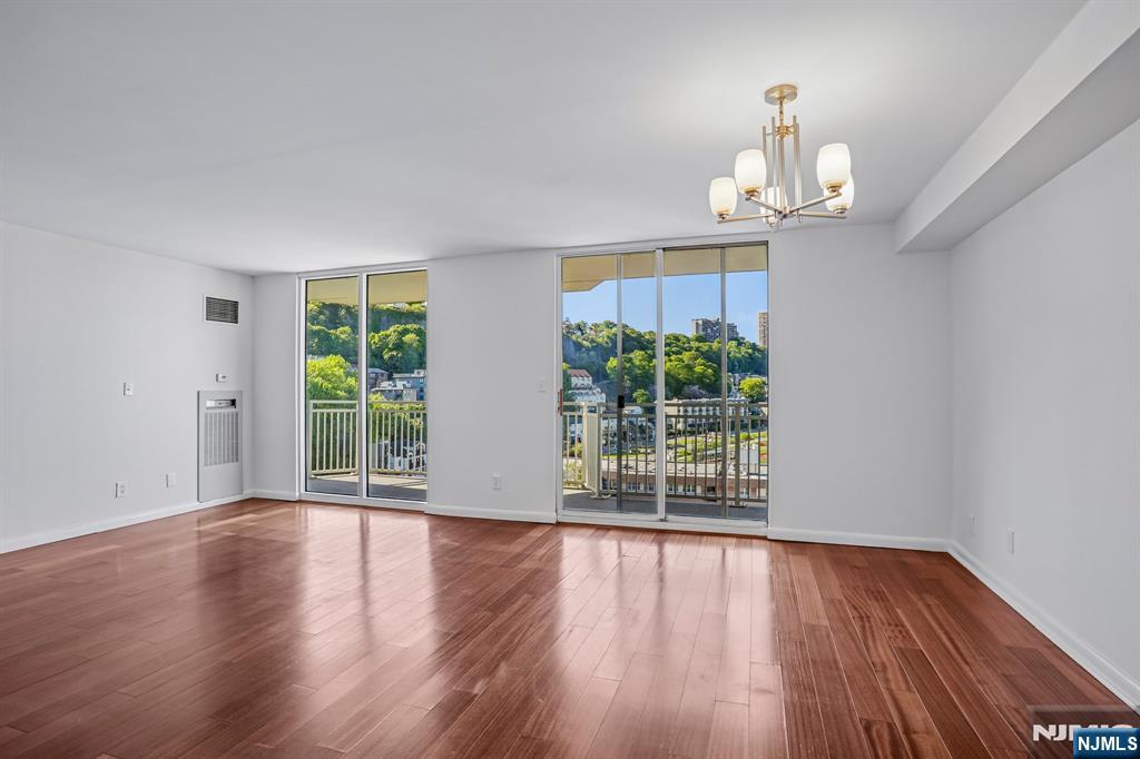 1077 River Road 1013