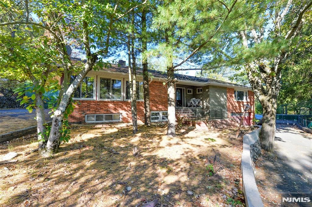 Photo of 27 Edgemont Rd, West Orange, NJ 07052 (MLS # 25037473)