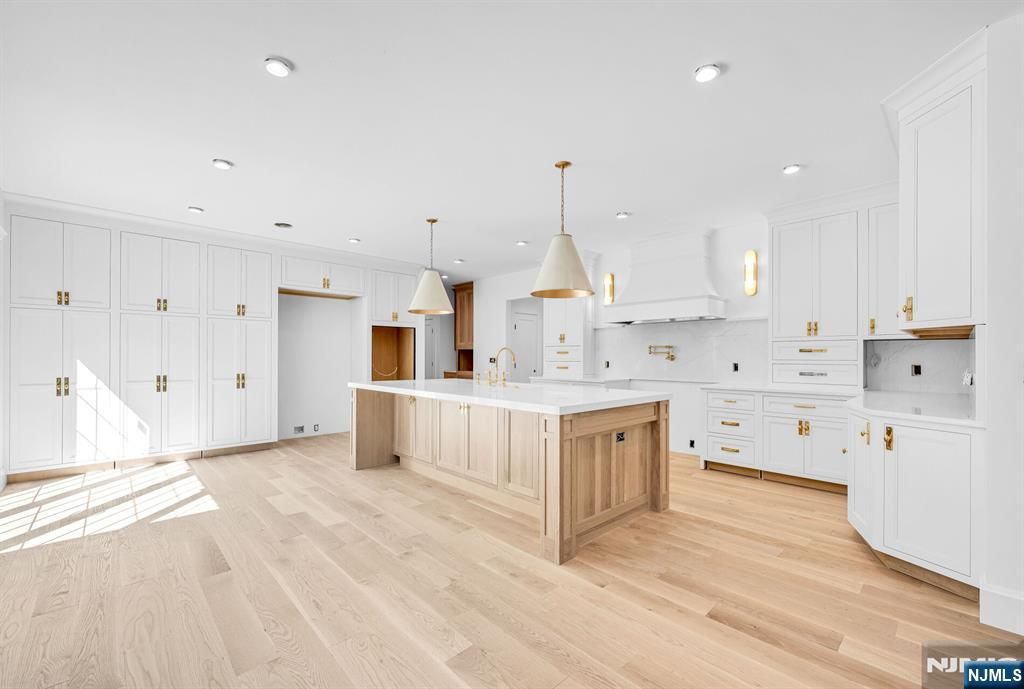 Photo of 46 Locust Lane, Upper Saddle River, NJ 07458 (MLS # 25035317)