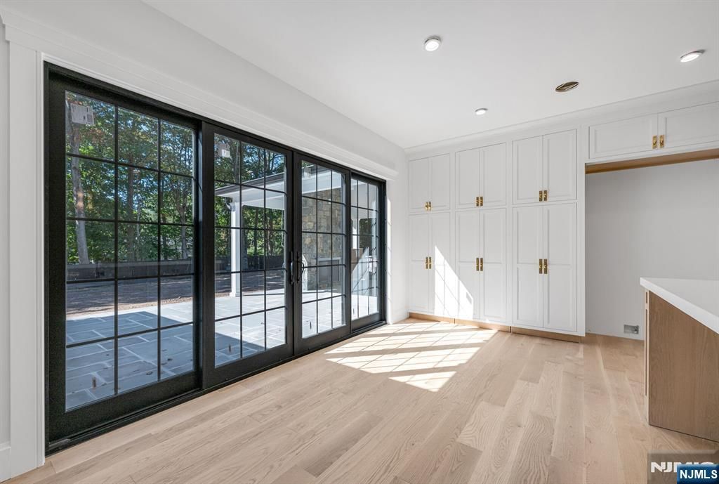 Photo of 46 Locust Lane, Upper Saddle River, NJ 07458 (MLS # 25035317)