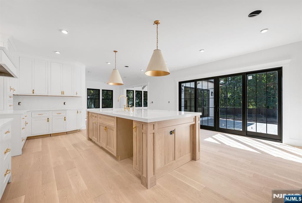 Photo of 46 Locust Lane, Upper Saddle River, NJ 07458 (MLS # 25035317)