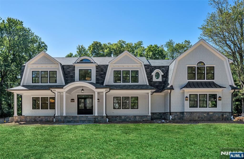 Photo of 46 Locust Lane, Upper Saddle River, NJ 07458 (MLS # 25035317)