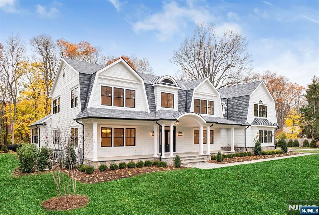 Photo of 46 Locust Lane, Upper Saddle River, NJ 07458 (MLS # 25035317)