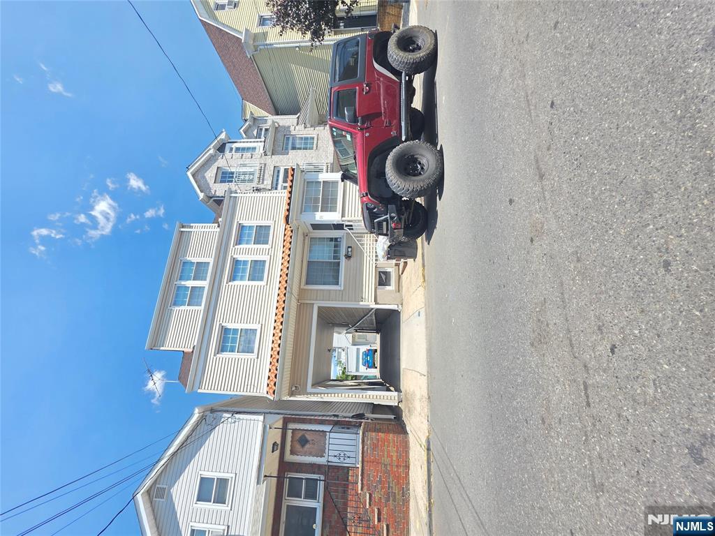 Property for Sale at 91 Barbara Street, Newark, New Jersey - Bedrooms: 6 
Bathrooms: 5 
Rooms: 12  - $905,000