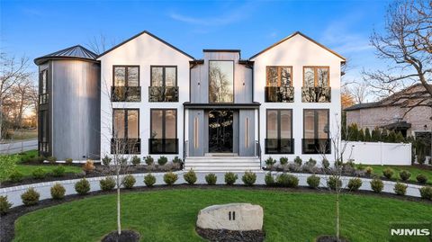 Photo of 11 Roberts Road, Englewood Cliffs, NJ 07632 (MLS # 26007866)