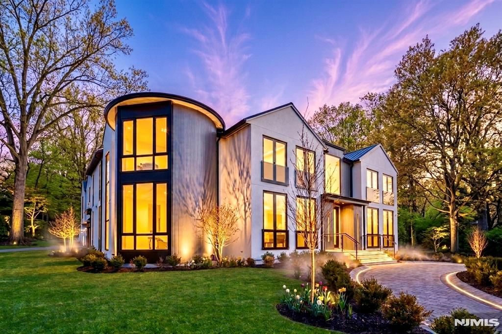 Photo of 11 Roberts Road, Englewood Cliffs, NJ 07632 (MLS # 26007866)