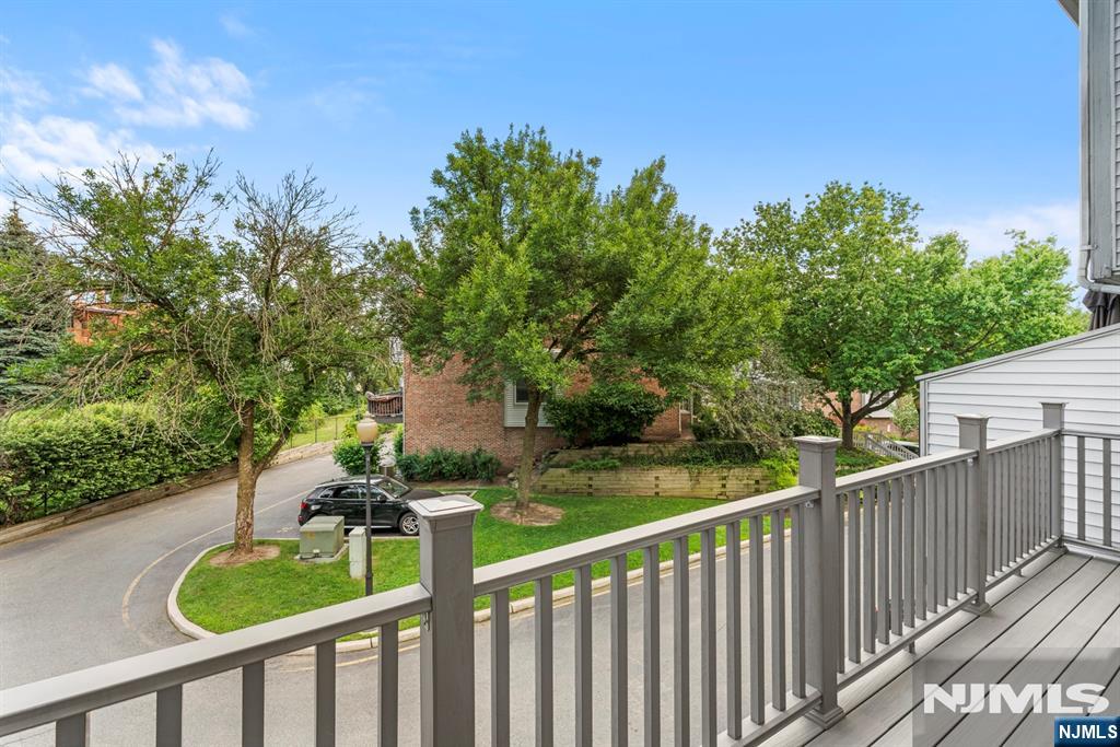 477 Undercliff Avenue