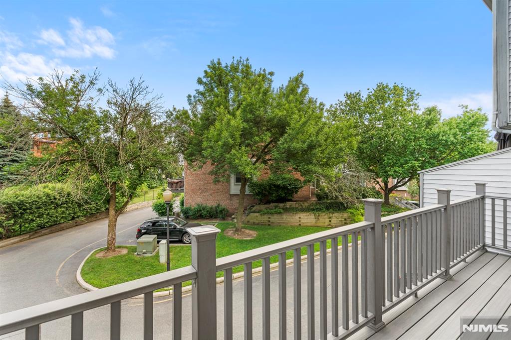 477 Undercliff Avenue